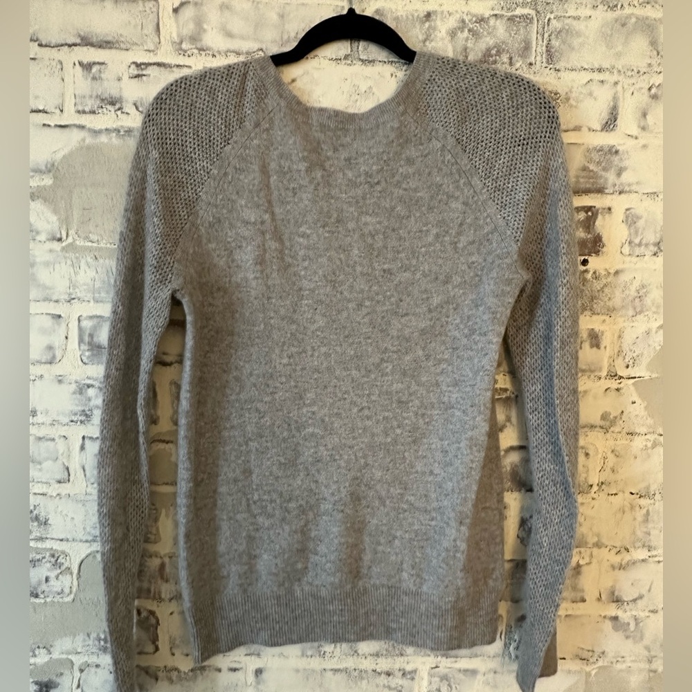 Bloomingdale’s | Gray 100% Cashmere Sweater - Picture 3 of 5